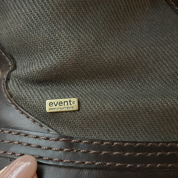 Size 11 Ugg Waterproof Boots - unisex - Picture 12 of 12